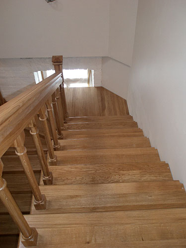 Красивая деревянная лестница